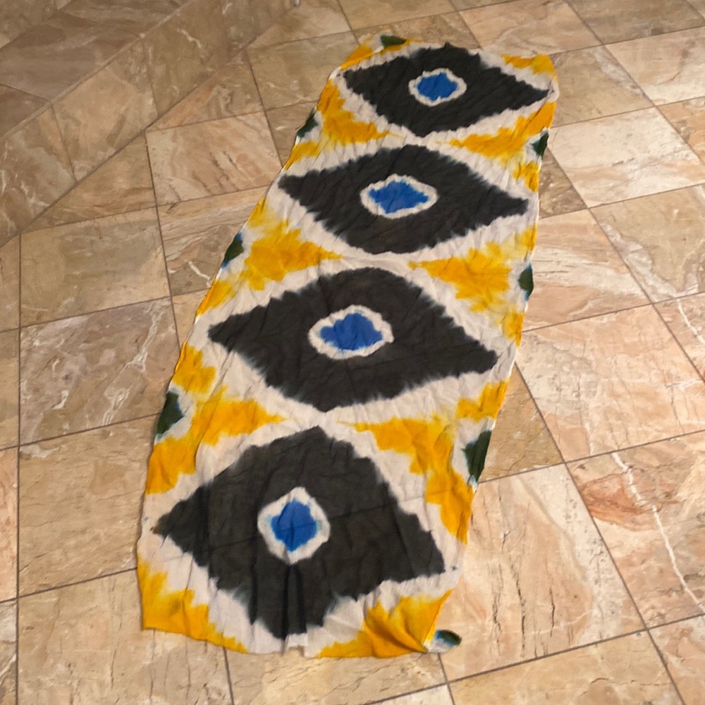 tie dye scarf, wrap or sarong for the beach, to dress up a bland outfit🆕